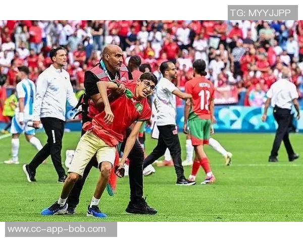 马竞因球迷种族歧视和投掷杂物被欧足联罚款四万欧元