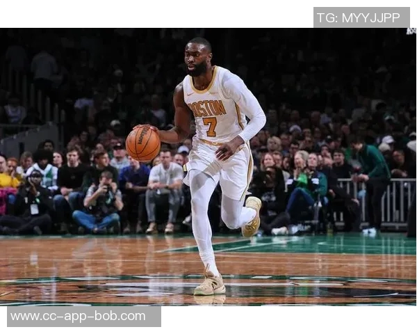 杰伦布朗状态火热最近11场比赛场均315分68篮板53助攻表现抢眼