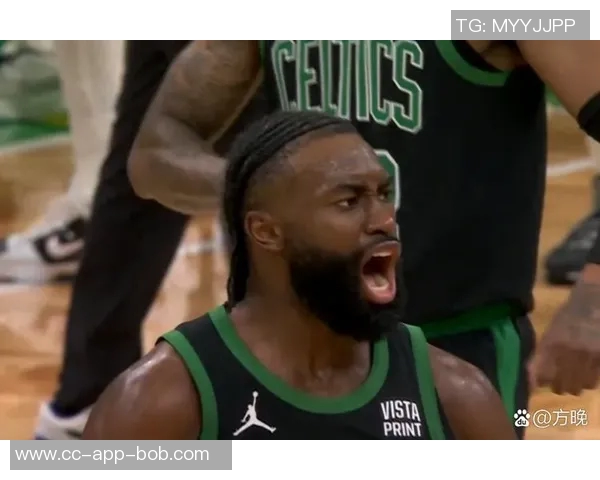 杰伦布朗首节表现起伏明显5投仅1中却抢下7篮板助攻2次失误3次